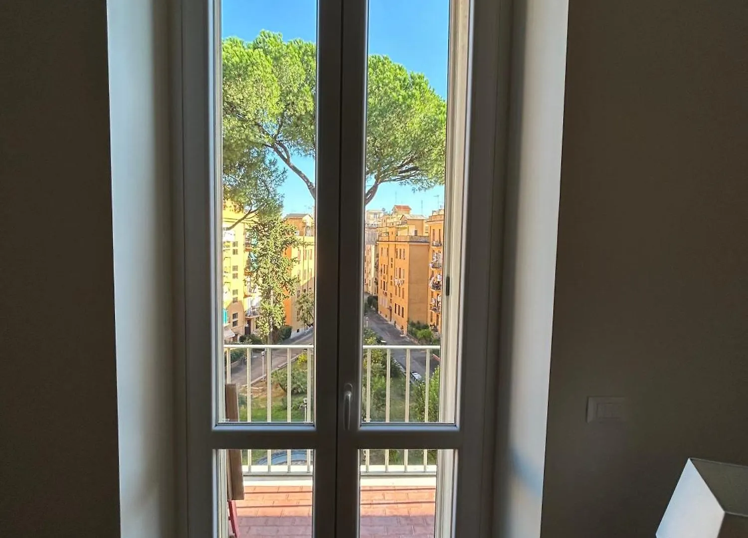 Bright Apartment In San Lorenzo - Feel At Home Rome